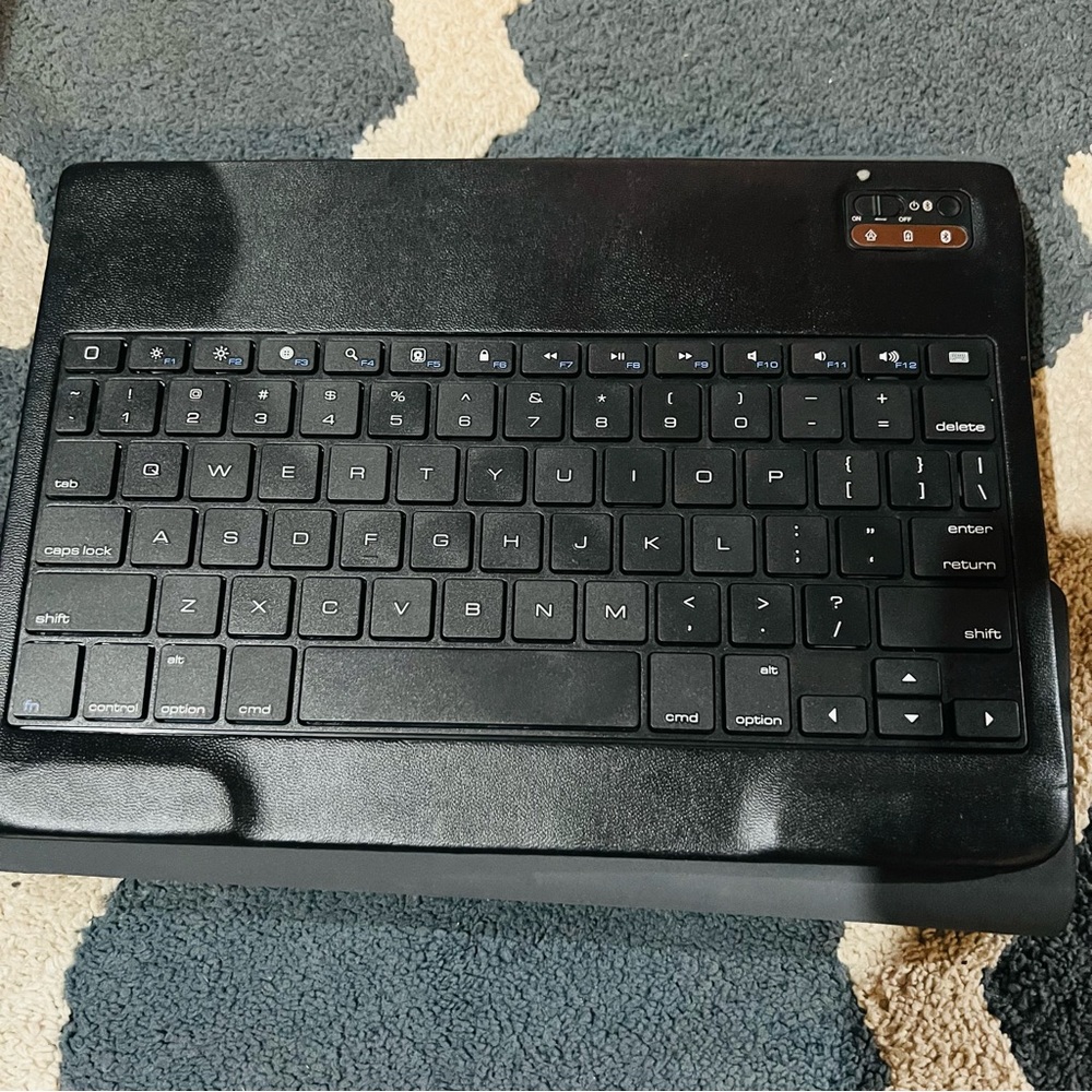 iHome | Wireless Keyboard and Leather Case